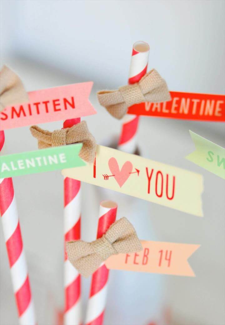 Valentine ' s Day straws