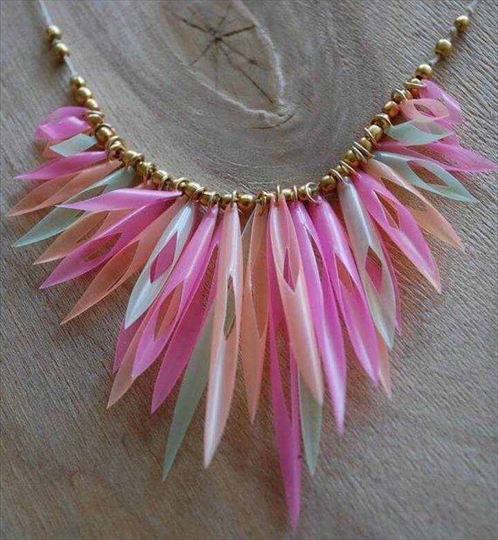 roze groene en oranje plastic drinkrietjes ketting