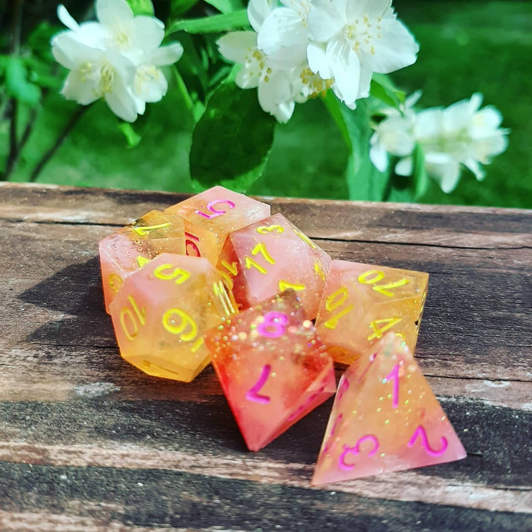 How To Make Your Own Resin Dice Diy To Make